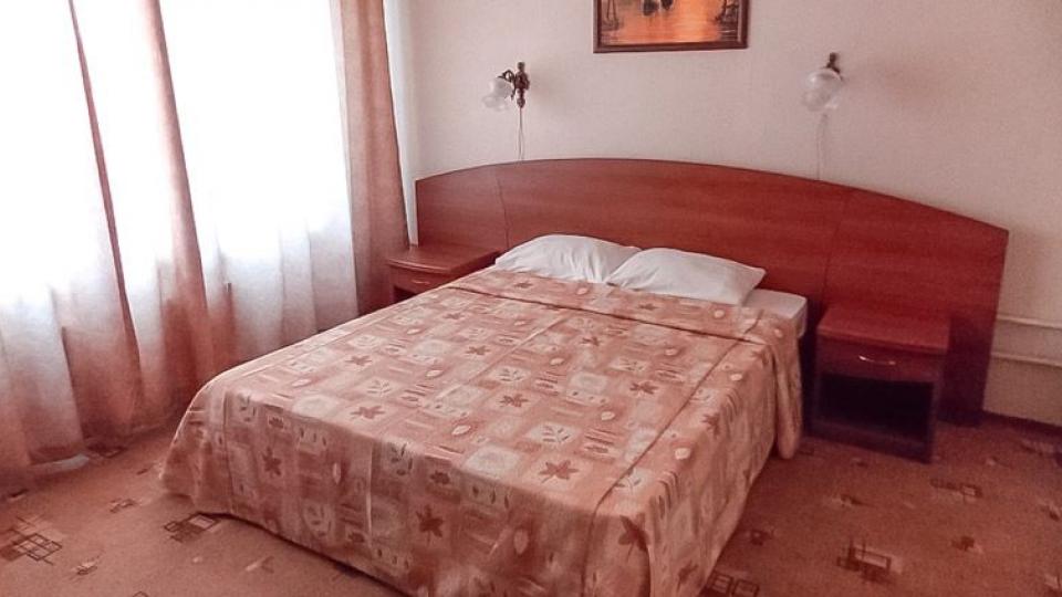 Двуспальная кровать 2 местного, 3 комнатного, Suite maxi санатория Лад в Сочи
