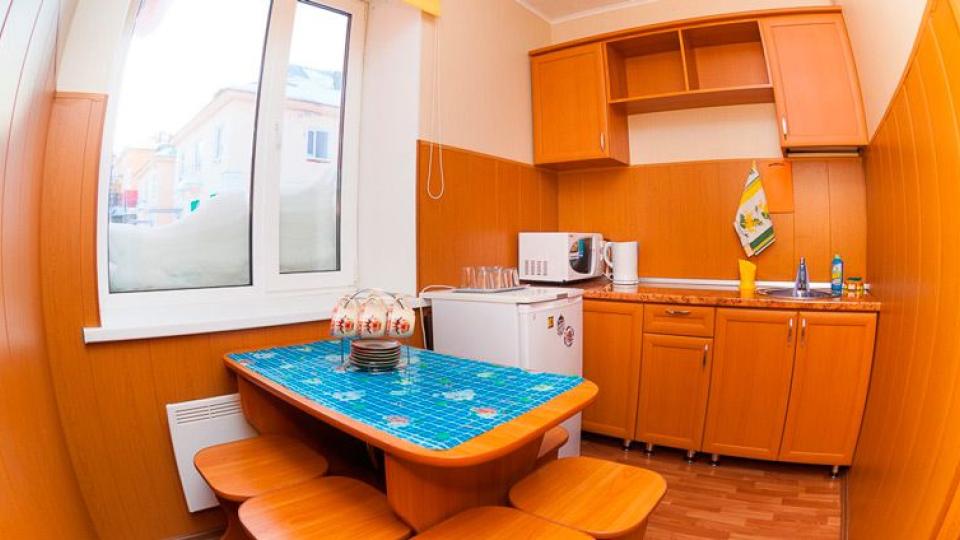 Общая кухня в 2 местном, 1 комнатном, Блочном (2+2+2) гостиницы Парковая в Кировске