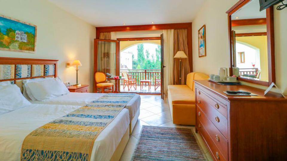 2 местный, 1 комнатный, Double Room Pool View в отеле Aegean Melathron Thalasso Spa. Греция