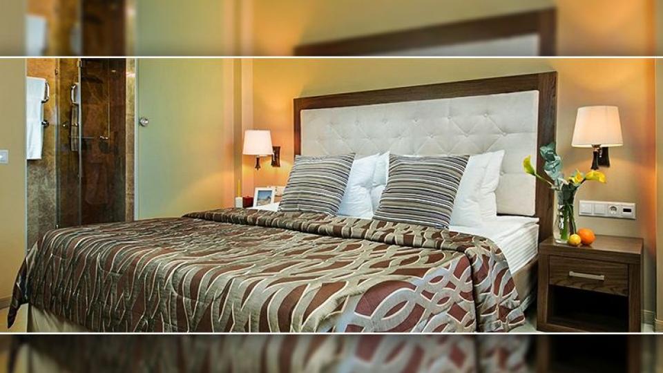 Оснащение спальни 2 местного, 2 комнатного, Люкса Премиум Гранд отеля Жемчужина в Сочи