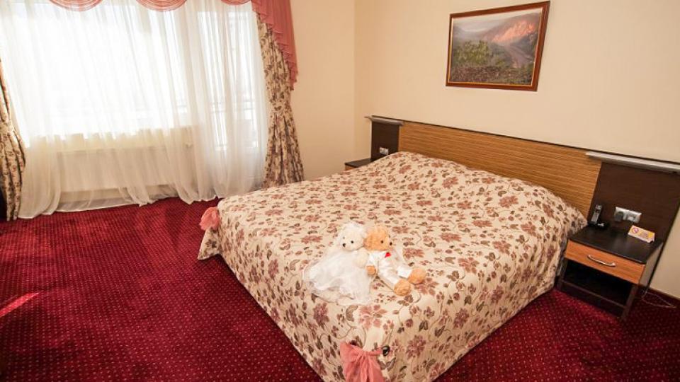 Спальня в номере 2 местный, 2 комнатный, Люкс отеля Лагуна в Магнитогорске