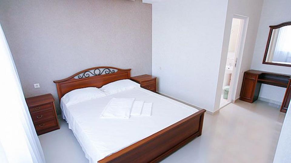 Спальня в номере Люкс в Отеле Азария в городе Геленджик