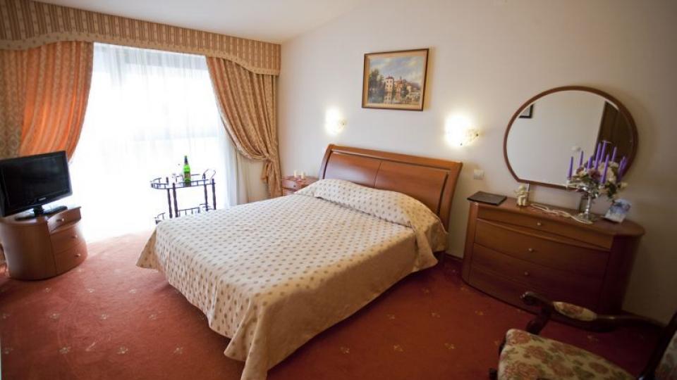 Спальная комната в 2 местном, 2 комнатном, Люксе гостиницы Малекон в Сочи