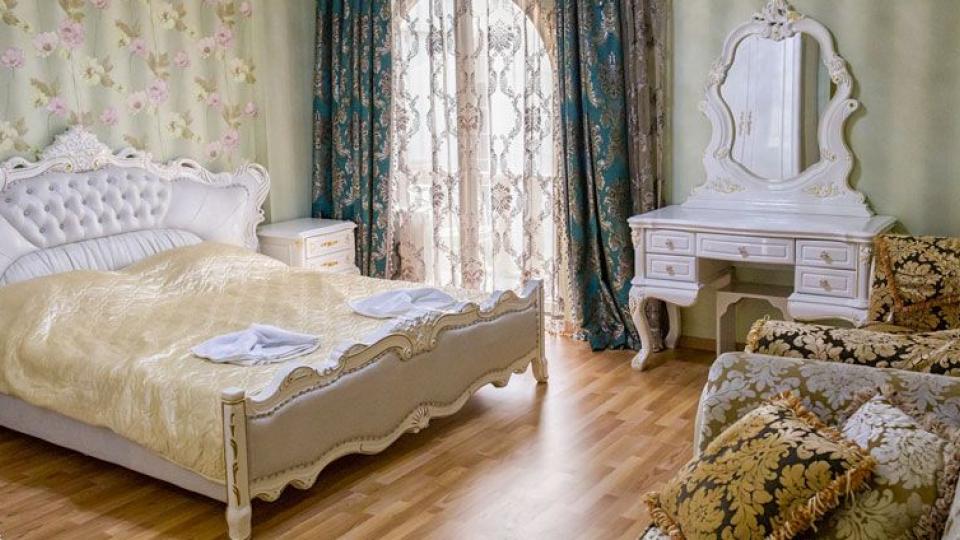 Спальня в номере апаратменты двухкомнатные в гостиничном комплексе Holiday в городе Сочи