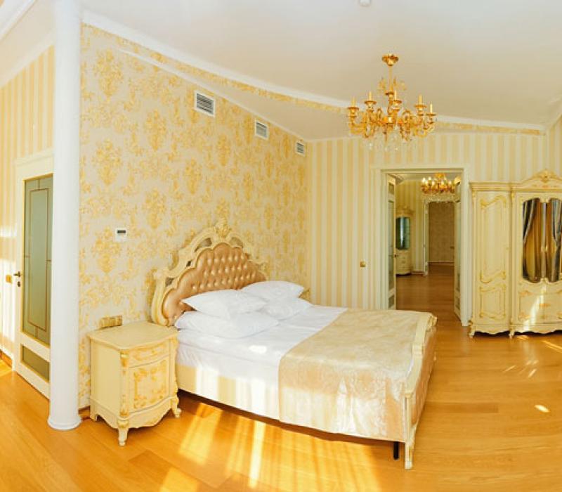 Спальня в 4 местном 3 комнатном Золотом Люксе санатория Целебный Нарзан в Кисловодске