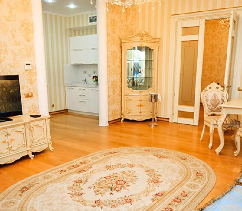 Оснащение гостиной в 4 местном 3 комнатном Золотом Люксе санатория Целебный Нарзан в Кисловодске