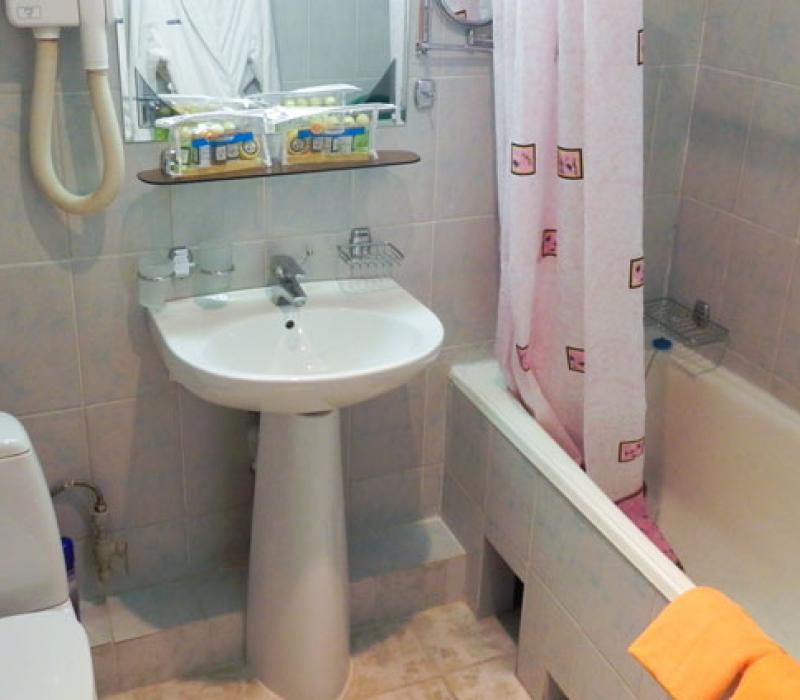 Ванная комната 2 местного 2 комнатного Люкса, Люкс-корпус 1 этаж в санатории Кругозор. Кисловодск