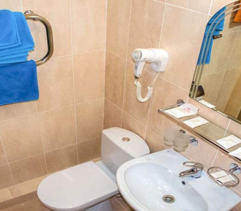 Ванная комната в 2 местном 1 комнатном Стандарте, Главный корпус санатория Кругозор в Кисловодске