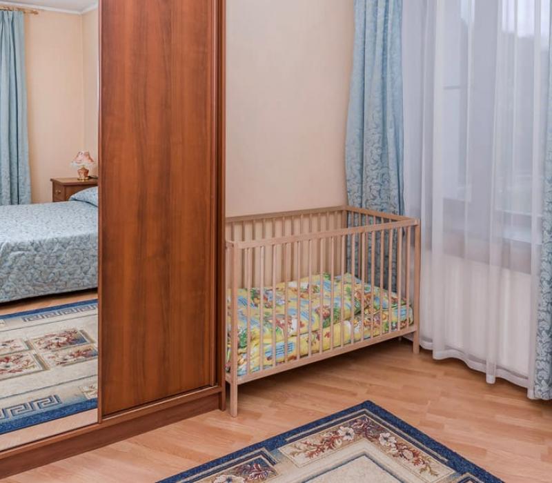 Предоставление детской кроватки в 6 местном 5 комнатном 2 этажном, Коттедже №4 санатория Валуево в Москве