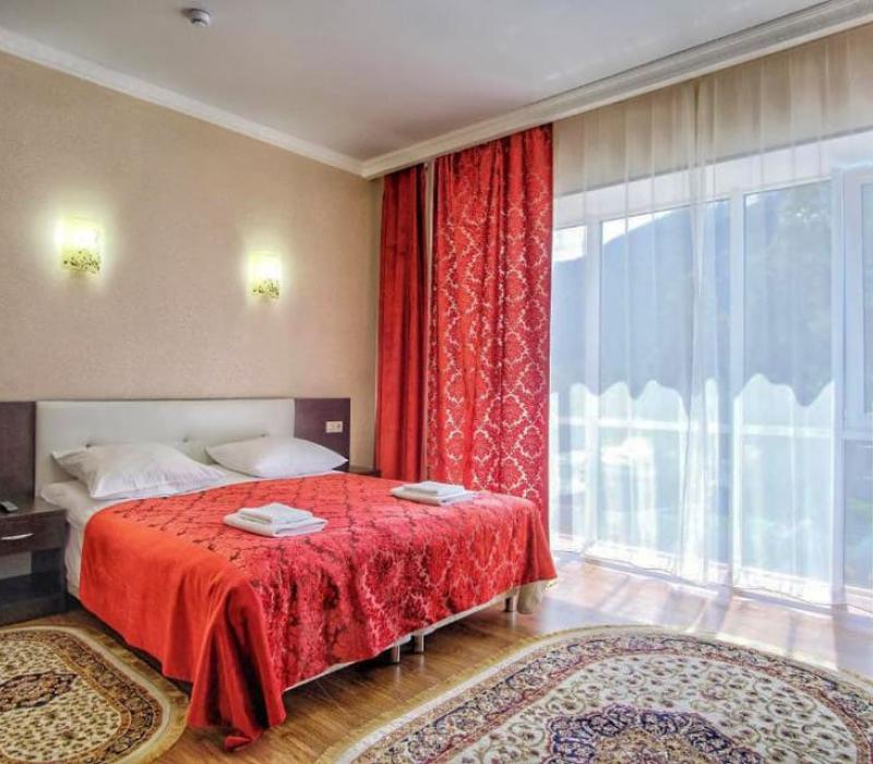 Отель Кавказ в Архызе, номер 2 местный 1 комнатный Делюкс (2,3 этажи). Фото 4