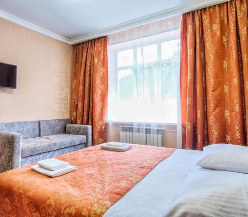 Отель Кавказ в Архызе, номер 2 местный 1 комнатный Улучшенный Стандарт (2,3 этажи). Фото 2