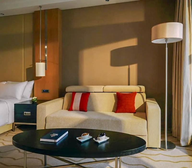 Отель Sochi Marriott Krasnaya Polyana, номер 2 местный 1 комнатный Делюкс с двуспальной кроватью, фото 2