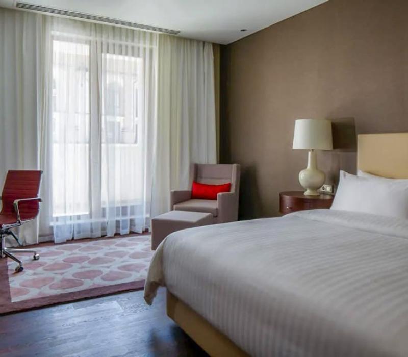 Отель Sochi Marriott Krasnaya Polyana. 4 местный 2 комнатный Люкс Семейный Представительский. Фото 4