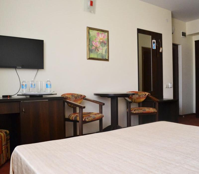 Стандарт 3 местный 1 комнатный (28-33 м²) в отеле Лотос в Анапе фото 4