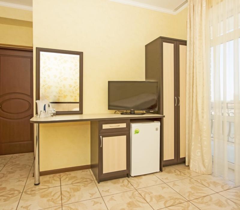 Отель «illiada Vityazevo» / Иллиада-Витязево, номер 3 местный 1 комнатный номер с видом на бассейн, фото 2