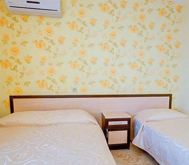 Отель «illiada Vityazevo» / Иллиада-Витязево, номер 3 местный 1 комнатный номер с видом на бассейн, фото 1