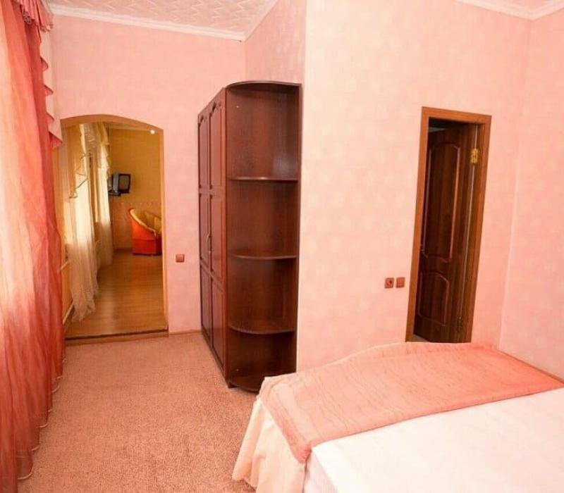 Гостиница Жемчужина Кавказа, номер 2 местный 2 комнатный Люкс № 205, фото 2