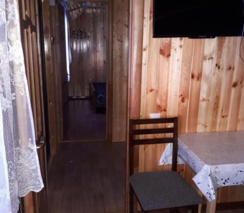 Турбаза Нарат, 4 (2+2) местный 2 комнатный Деревянный домик со всеми удобствами. Фото 3