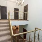 Лестница в 7 местном 5 комнатном 2 этажном, Коттедже №1 санатория Валуево в Москве