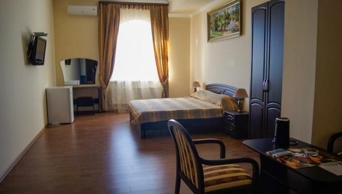 3 местный 2 комнатный Люкс гостиницы Арарат в городе Лермонтов, в 10 км от Пятигорска