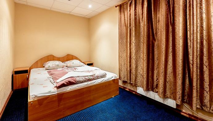 Спальня в 2 местных Апартаментах, Корпус №14, № 7. Гостиничный комплекс на ГЛЦ Аджигардак