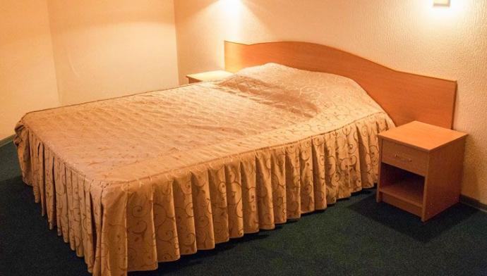 Спальня в трехкомнатных апаратментах. Гостиничный комплекс Holiday в городе Сочи 