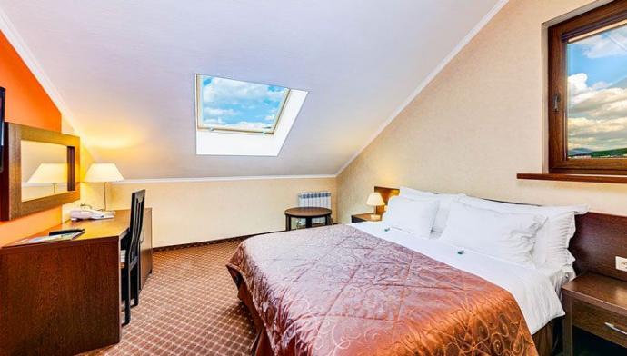 Спальня в номере 2 местный, 1 комнатный, Стандарт (twin/double) без балкона, Первая категория. Отель Black Sea в Геленджике