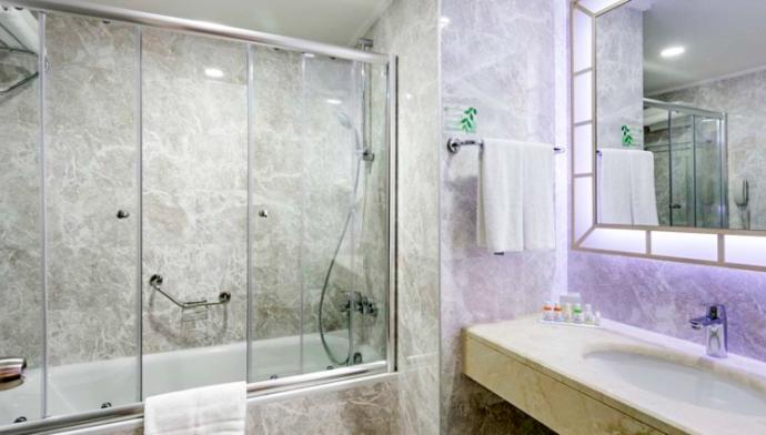 Ванная комната в номере SUIT в  отеле Miracle Resort Hotel. Анталия