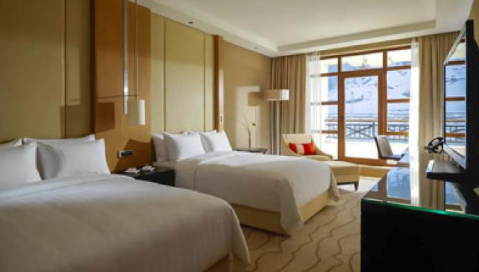 2 местный 1 комнатный Представительский с двумя раздельными кроватями в отеле «Sochi Marriott Krasnaya Polyana» / «Сочи Марриотт Красная Поляна»