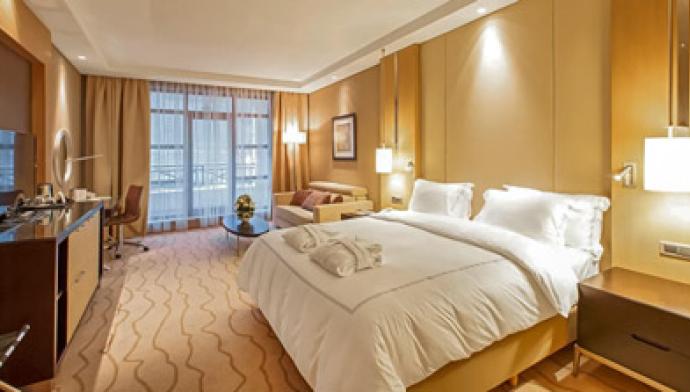 Отель Sochi Marriott Krasnaya Polyana. 2 местный 1 комнатный Представительский с двуспальной кроватью