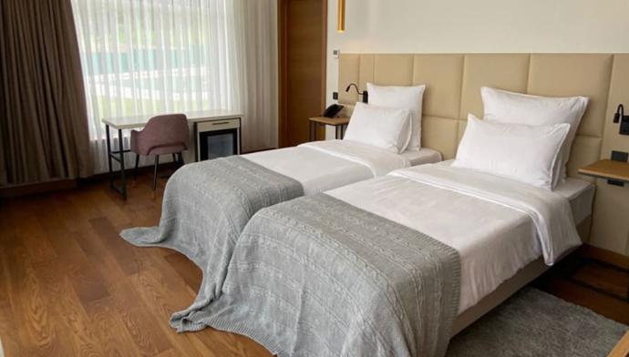 Отель Premium Village Arkhyz в Архызе, номер двухкомнатный люкс с двумя раздельными кроватями