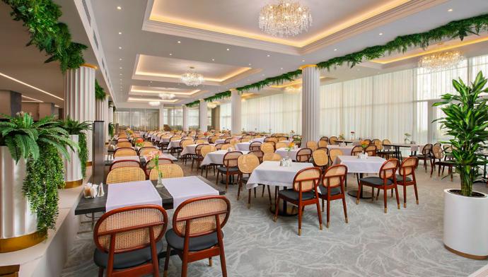 Ресторан «Панорама» в санатории Плаза г. Кисловодск. Фото 1